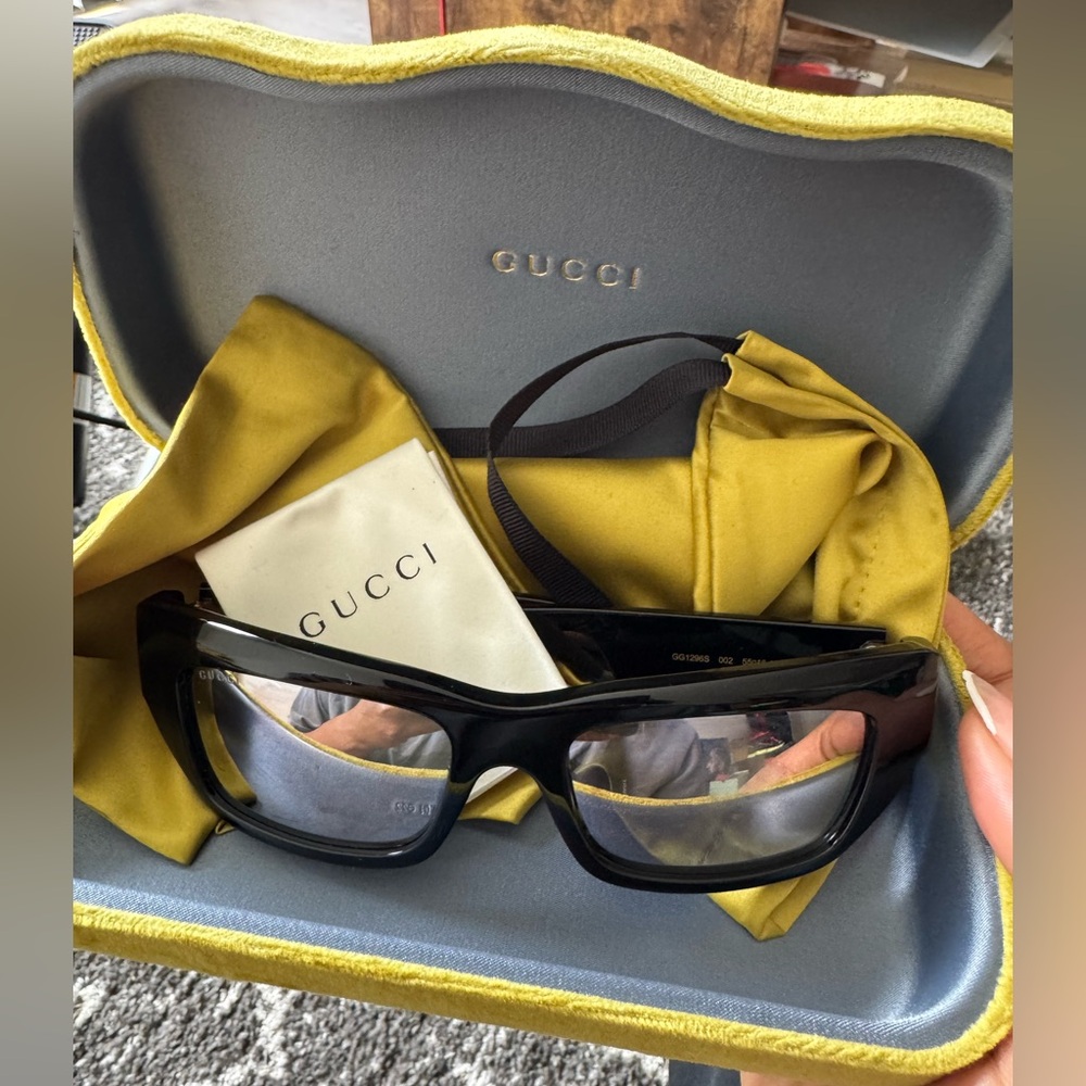 Gucci Sunglasses - Great Condition!